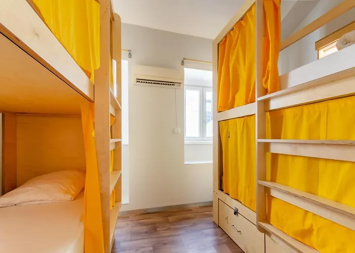 里斯本正确之选旅舍 *