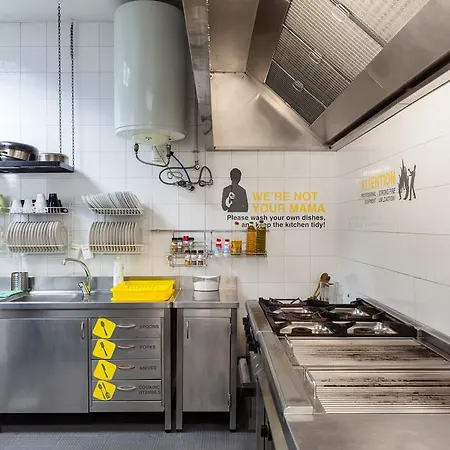 イエス ホステル *